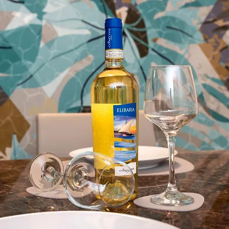 Deluxe In Palazzo Storico - Centro - Calvi Apartment
