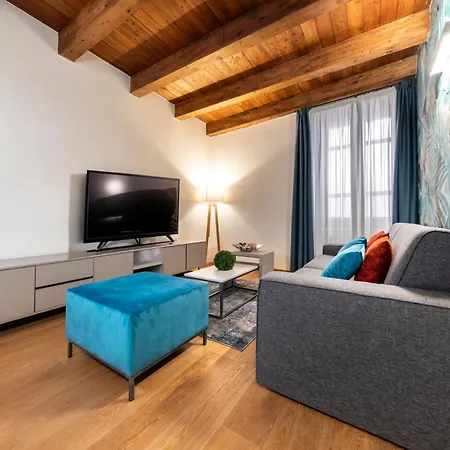 Deluxe In Palazzo Storico - Centro - Calvi Apartment Sassari