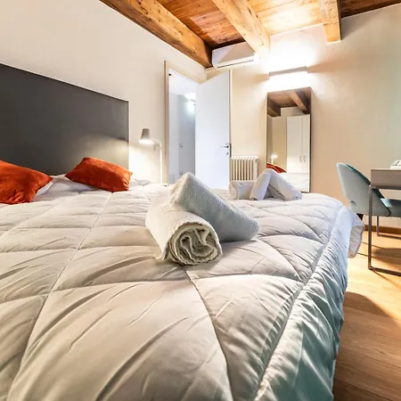 Deluxe In Palazzo Storico - Centro - Calvi Apartment